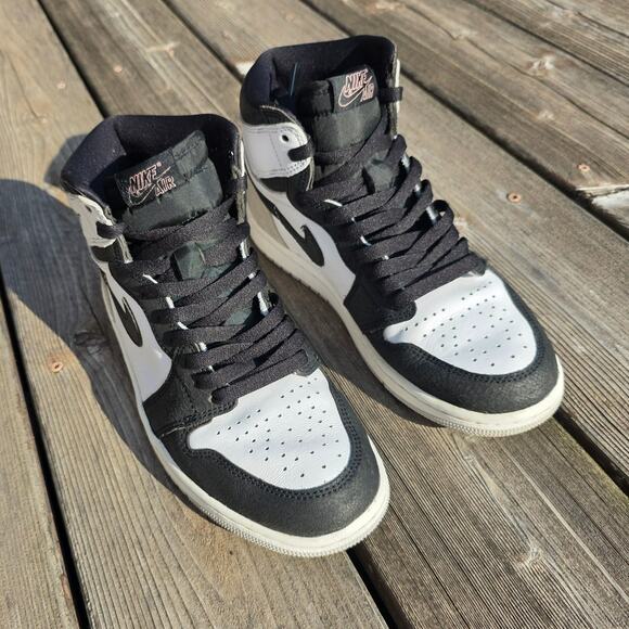 Nike Air Jordan 1 Retro High OG "Bleached Coral / Stage Haze" - Picture 4 of 8